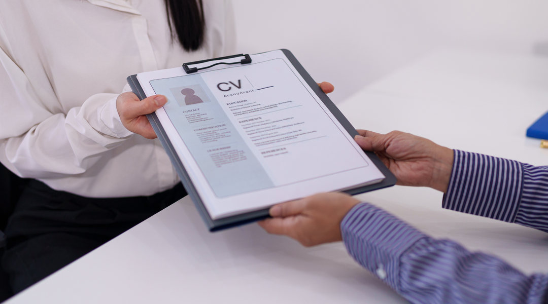 تطبيقات إنشاء السيرة الذاتية